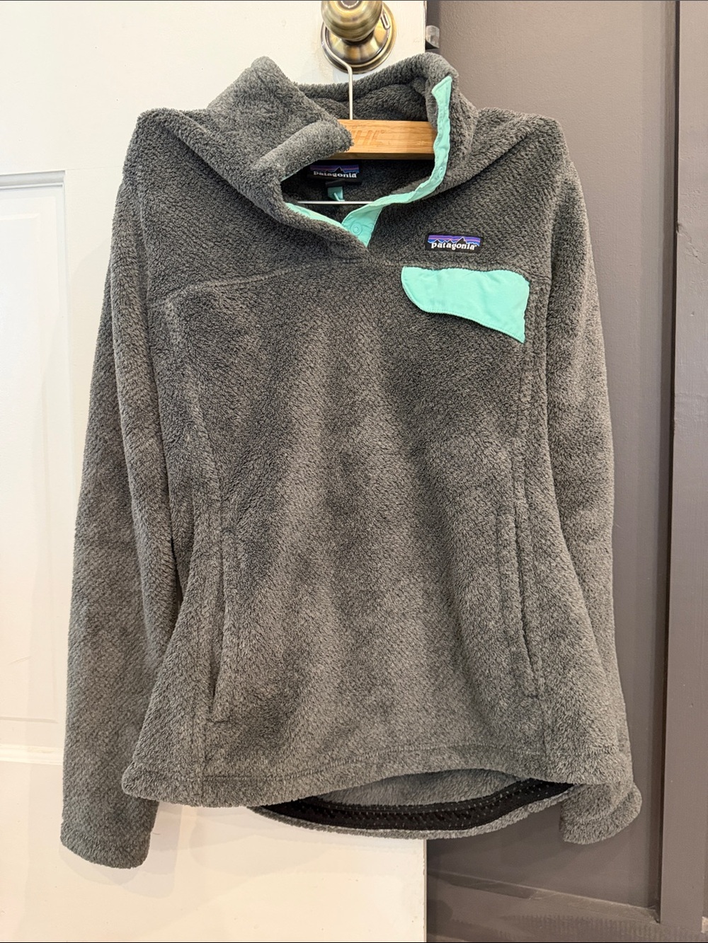 Patagonia womens Gray Fleece Pullover with Mint Accents